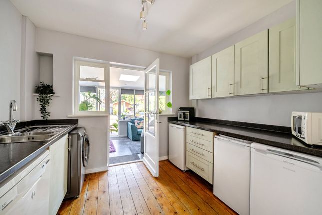 28, Heathcroft Avenue, Sunbury-On-Thames photo 4