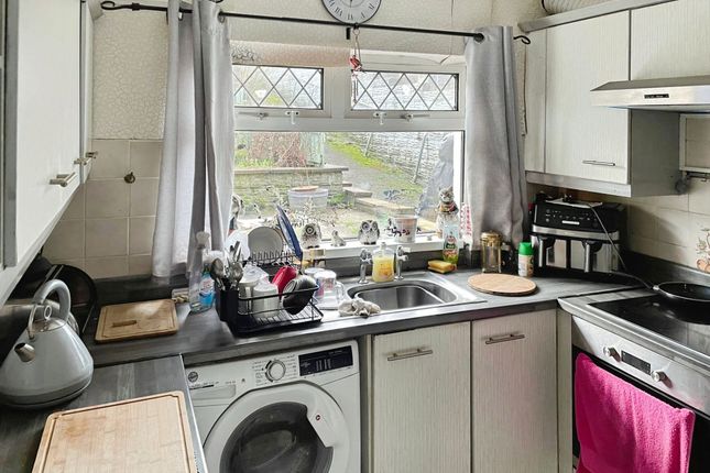 15 Galltcwm Terrace, Port Talbot photo 4