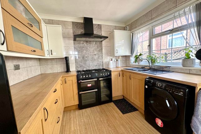 3 Caernarvon Grove, Merthyr Tydfil photo 2