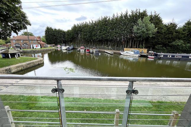 Flat 7, Halcyon, The Waterfront, Selby photo 4
