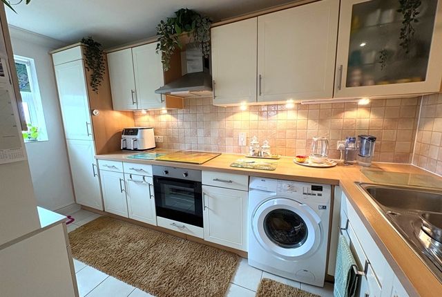 10 Kings Court, Harbour Road Devon, Seaton photo 3