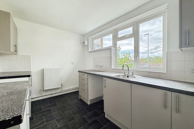70, Wordsworth, Berkshire photo 2