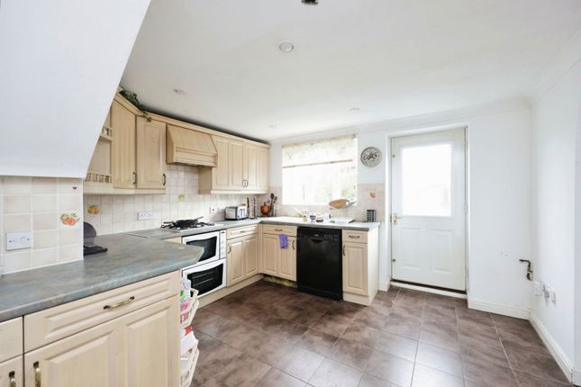 11, Rose Park Close, Hayes photo 3
