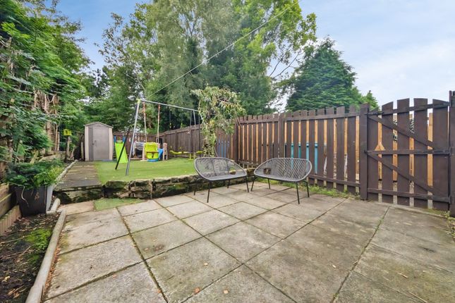 16, Holly Grove, Bellshill photo 4