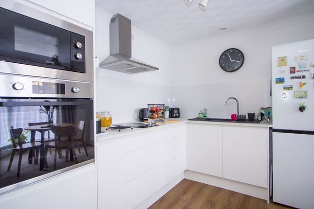18 Penarth House, Stanwell Road, Penarth photo 4