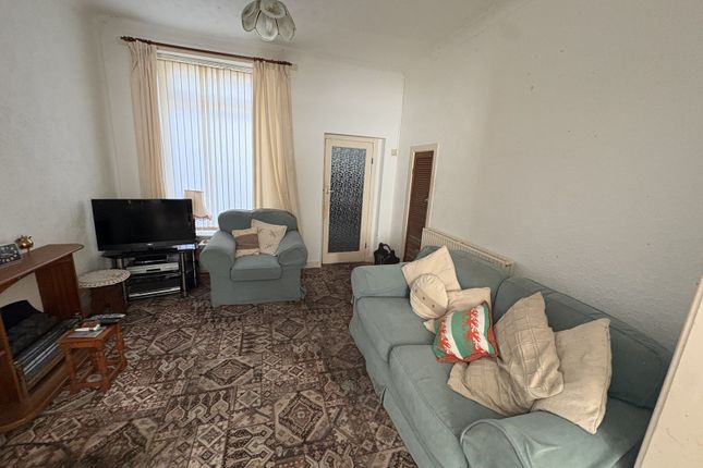8, Pen Y Banc, Neath photo 3