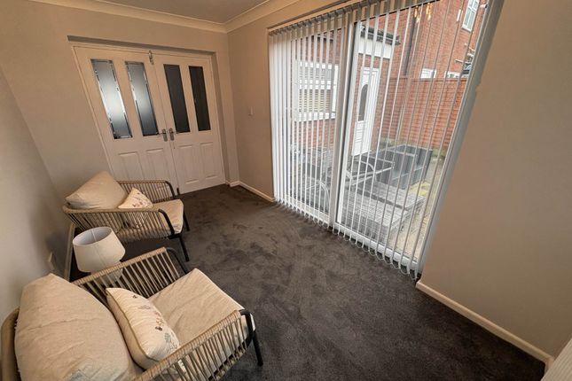 14, Amberwood, Oldham photo 4