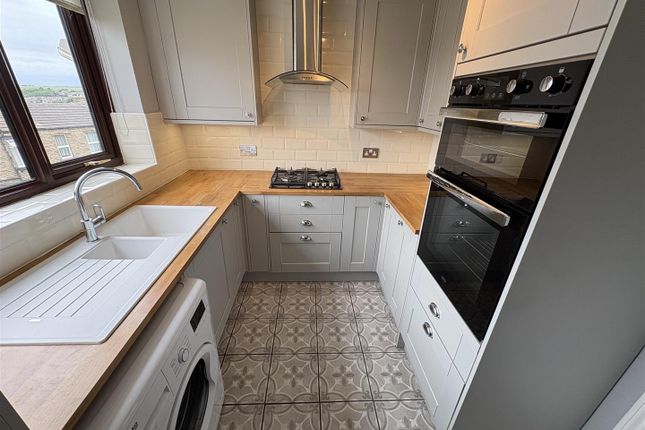 25, Kilpin Hill Lane, Dewsbury photo 3
