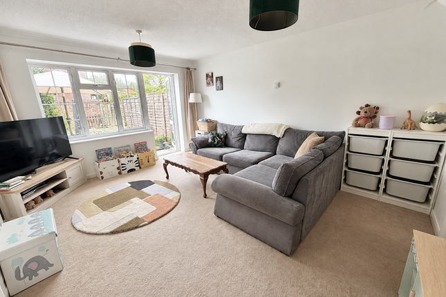 105, Cheylesmore Drive, Camberley photo 2