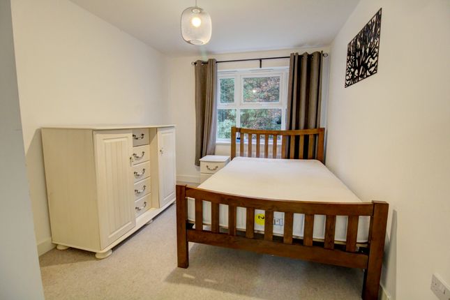 18, Timms Close, Horsham photo 4
