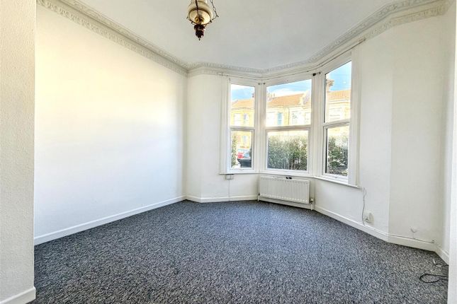 7 Kennington Avenue Garden, Bristol photo 3
