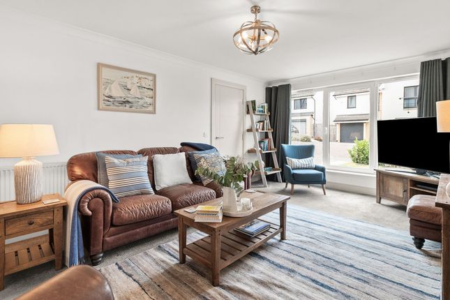 2 Alder Place, Auchterarder photo 3