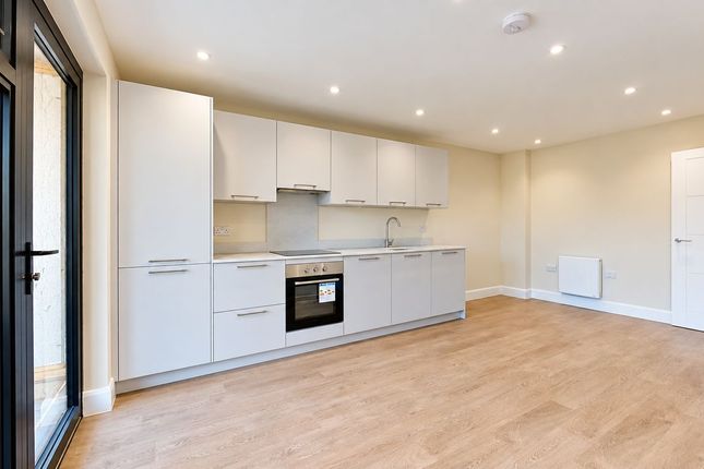 Flat 1A, 159 Turners Hill, Cheshunt photo 3