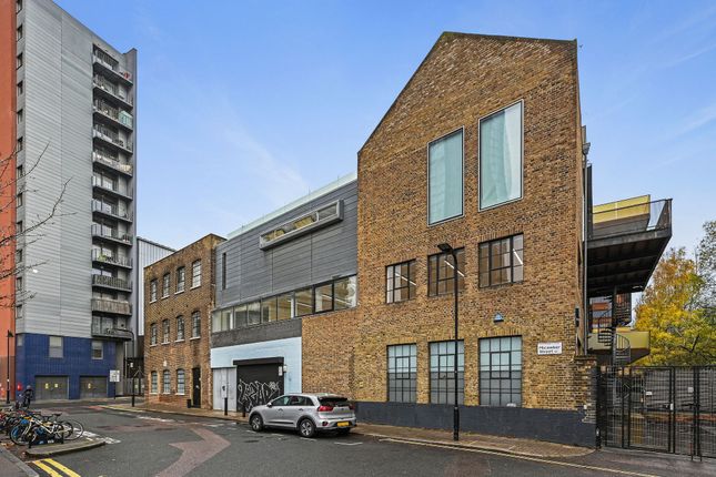 Office to let in Micawber Street, London