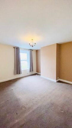 Flat to rent in Town Street, Farsley, Pudsey