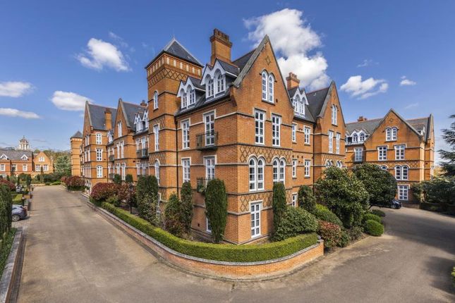 Flat for sale in Holloway Drive, Virginia Water