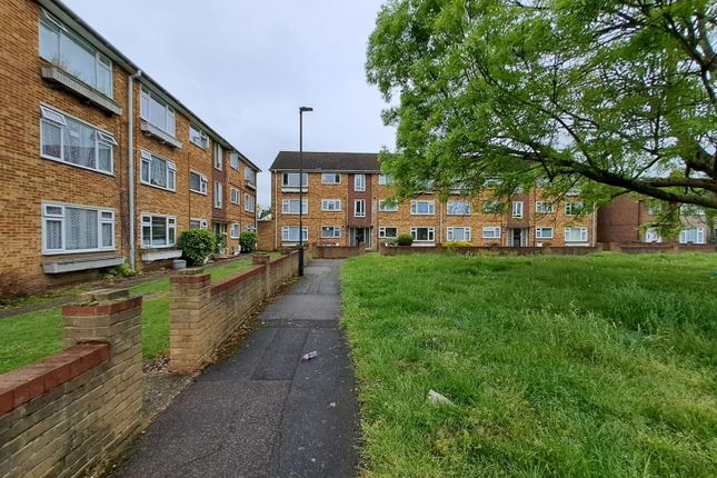 Flat to rent in Cunningham Avenue, Enfield