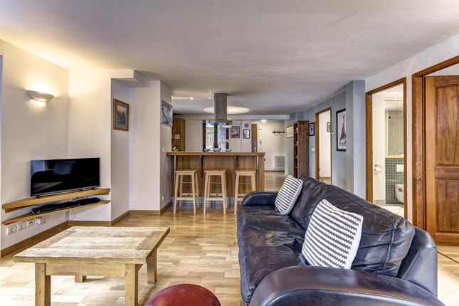 Apartment for sale in Chamonix-Mont-Blanc, Haute-Savoie, Rhône-Alpes, France