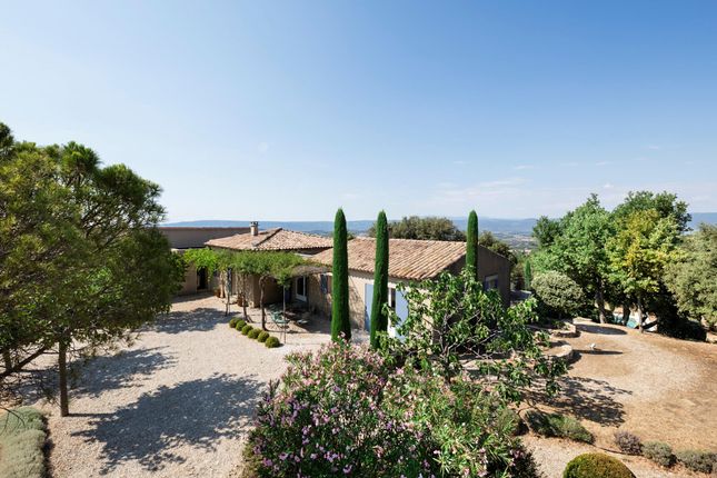 Property for sale in Bonnieux, Vaucluse, Provence-Alpes-Côte d`Azur, France
