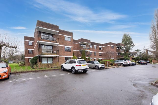 Flat to rent in Woodhurst North, Ray Mead Road, Maidenhead