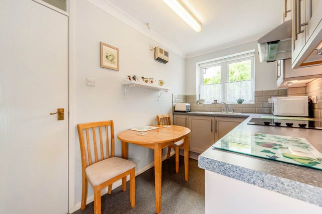41, Windmill Court, Chichester photo 4