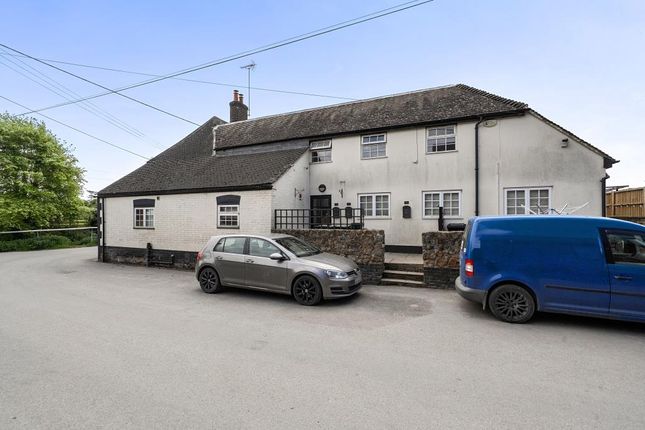 1-bed flat on FLAT 5 THE MALT SHOVEL, Lambourn Woodlands, Hungerford, £130,000
