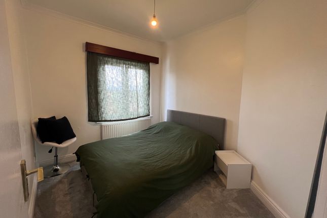 Shared accommodation to rent in Gladstone Park Gardens, London