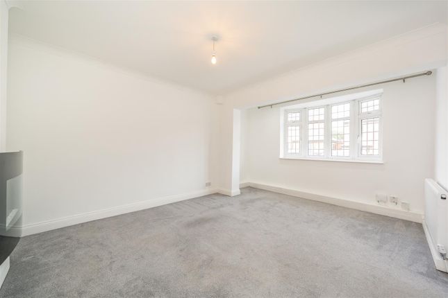 29, Ibbetson Path, Loughton photo 4
