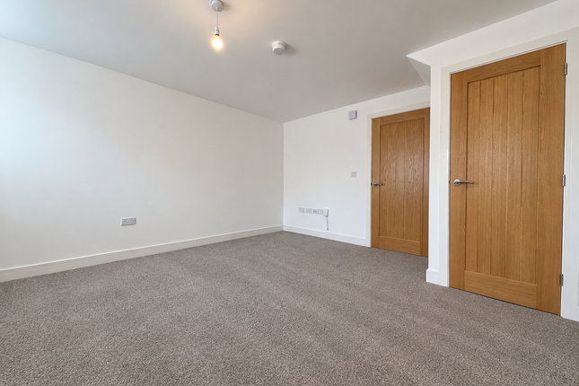 20 High Street, Lee-On-The-Solent photo 3