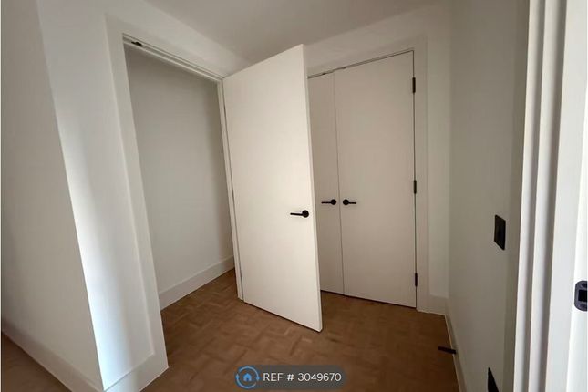 Flat, Block E Peabody Estate, London photo 5