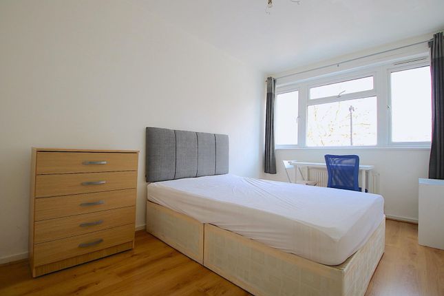 Shared accommodation to rent in Cottage Street, London