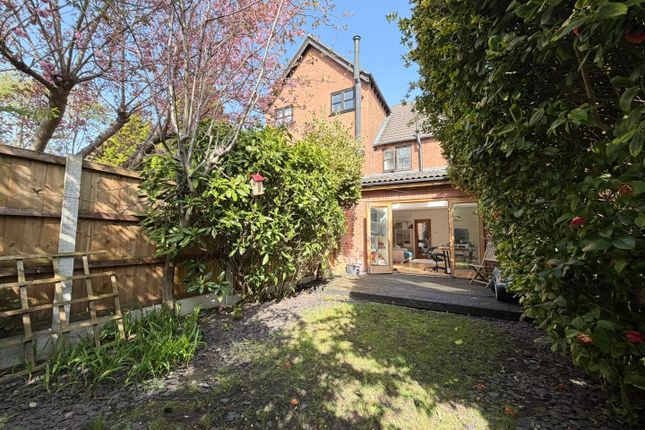 11, Dovecote Mews, Chorlton Green photo 3
