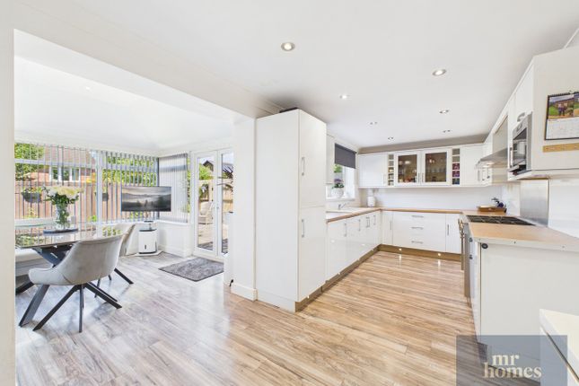 12, Deepdene Close, Cardiff photo 2
