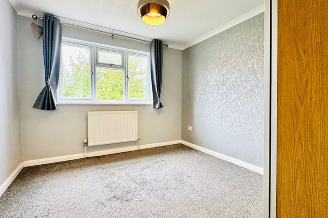 35, Haydon Road, Dagenham photo 3