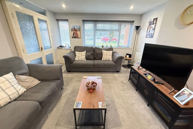 3 Cookfield Close, Dunstable, Bedfordshire photo 3