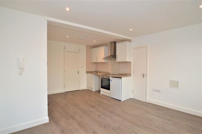 Flat 5, 146-148, New Cross Road, London photo 4