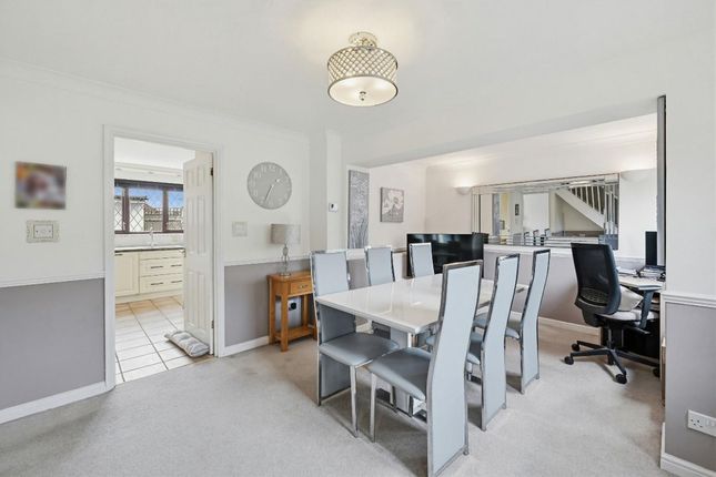 5 Thurnham Way, Tadworth photo 4
