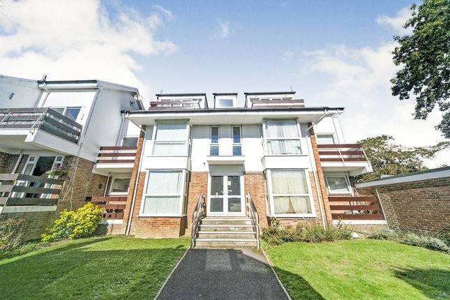 2-bed flat on Flat 13, Pinewoods Court, Pinewoods, Bexhill-On-Sea, £200,000
