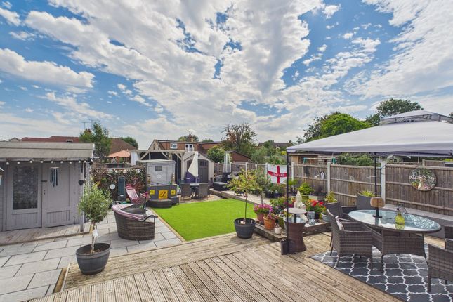 76 Giffords Cross Road, Stanford-Le-Hope photo 4