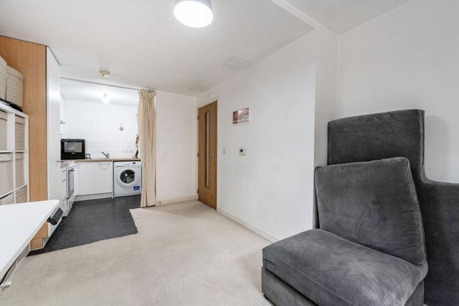 Knight House, Scott Avenue, London photo 4