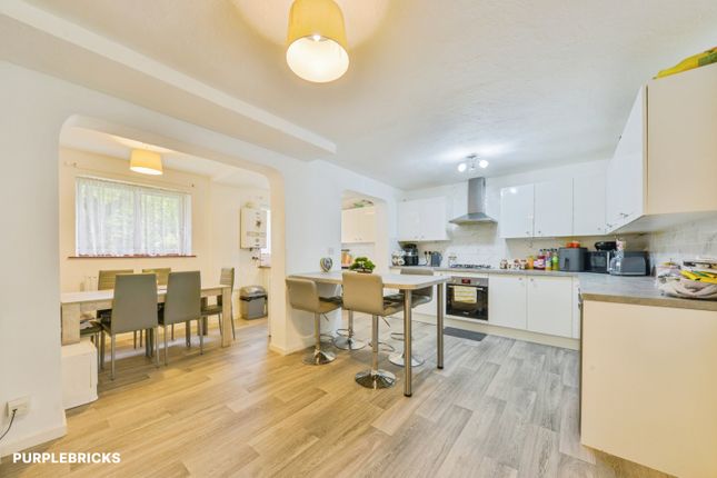16, Caernarvon Close, Stevenage photo 3