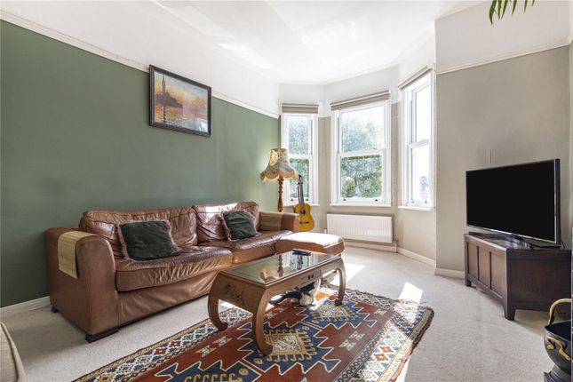 Flat D, 27, Thornlaw Road, London photo 3