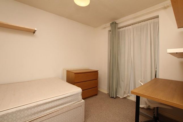 6, Wren Close, Bristol photo 2