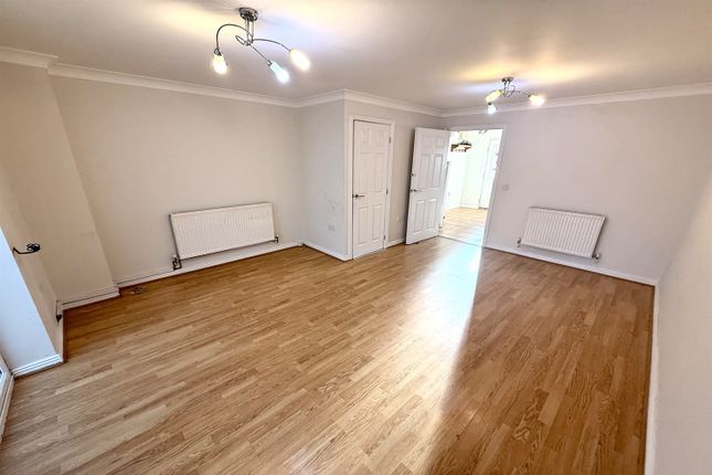 13, Farrier Close, Sale photo 3