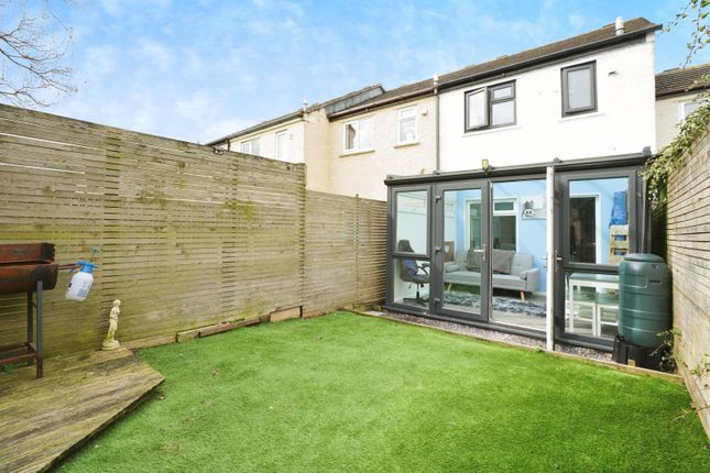 15, Cherry Tree Close, Cornwall photo 2