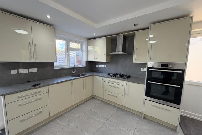 70, Baylis Road, Slough photo 4