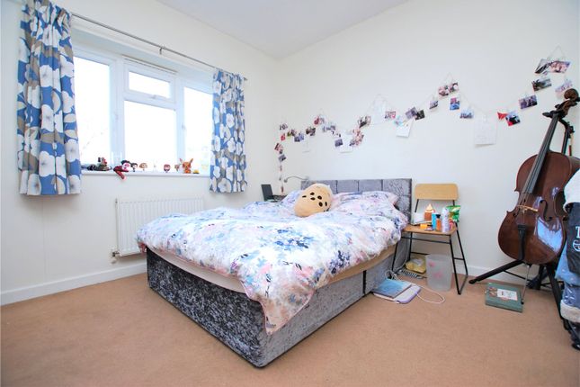 Terraced house to rent in Josephs Road, Guildford, Surrey