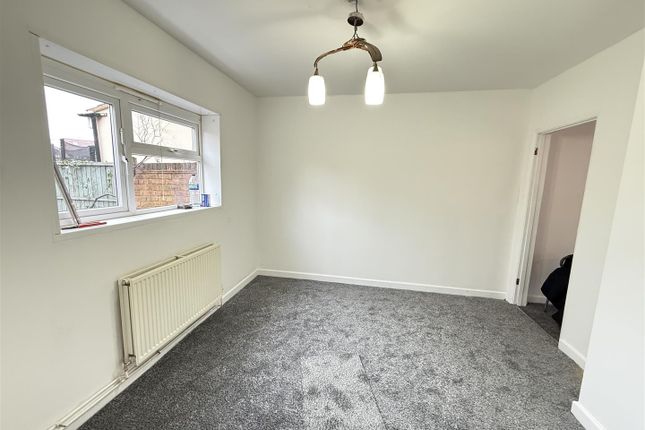 10, Sycamore Road, Wednesbury photo 3