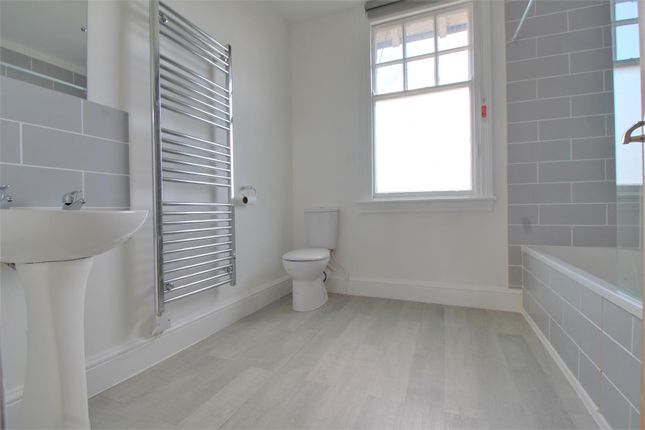 Flat to rent in St. Michaels Square, Gloucester