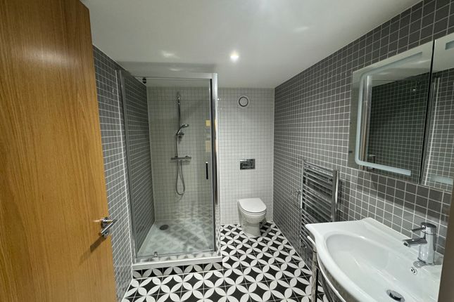 Apt 107, Liverpool photo 5